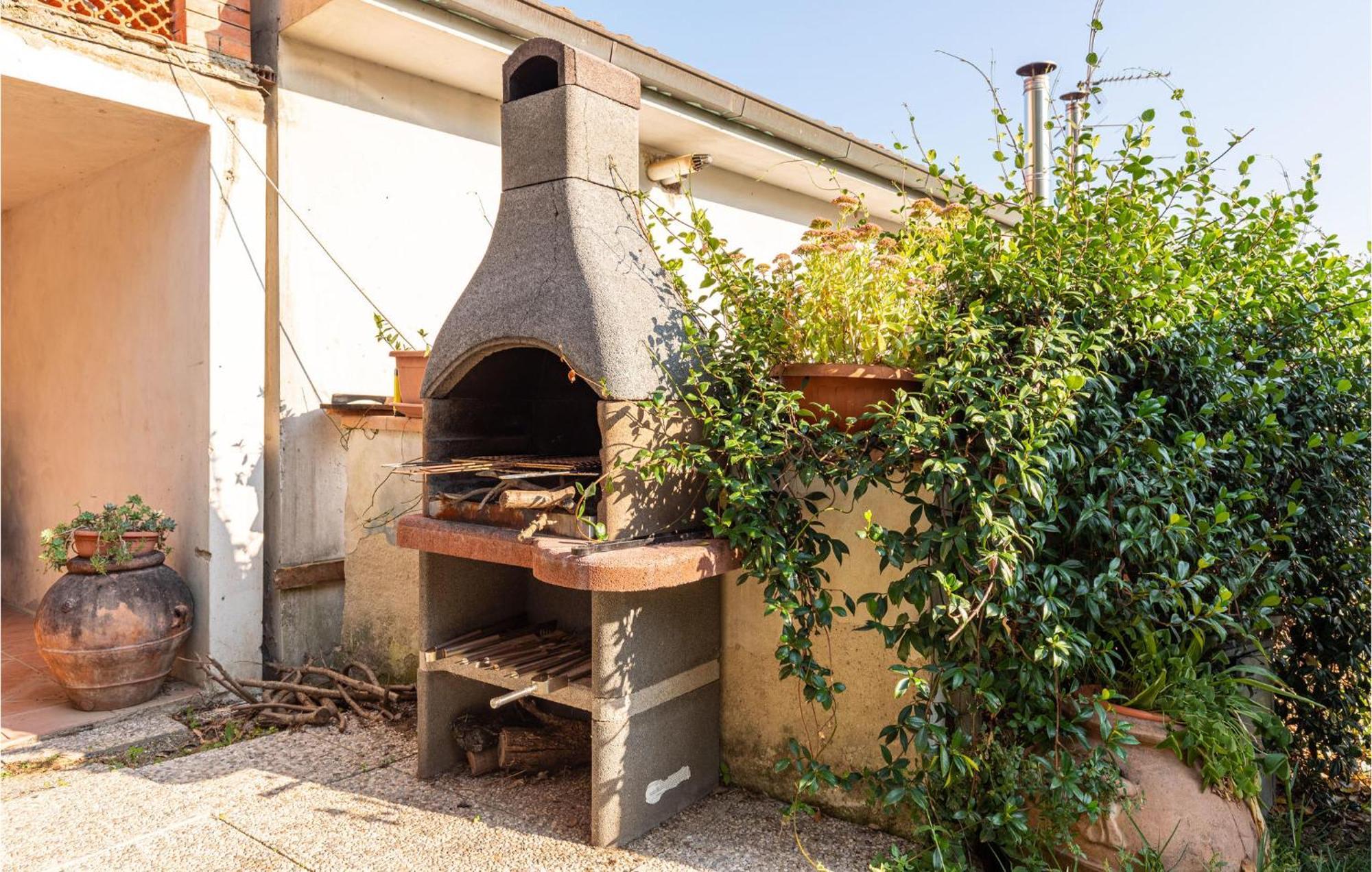 Awesome Home In Marliana With Kitchenette Eksteriør bilde